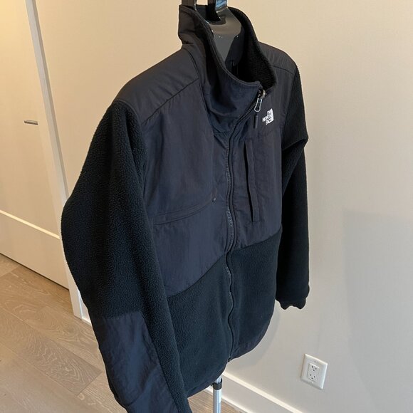 The North Face Black Denali Jacket (Size Medium) - Picture 4 of 8
